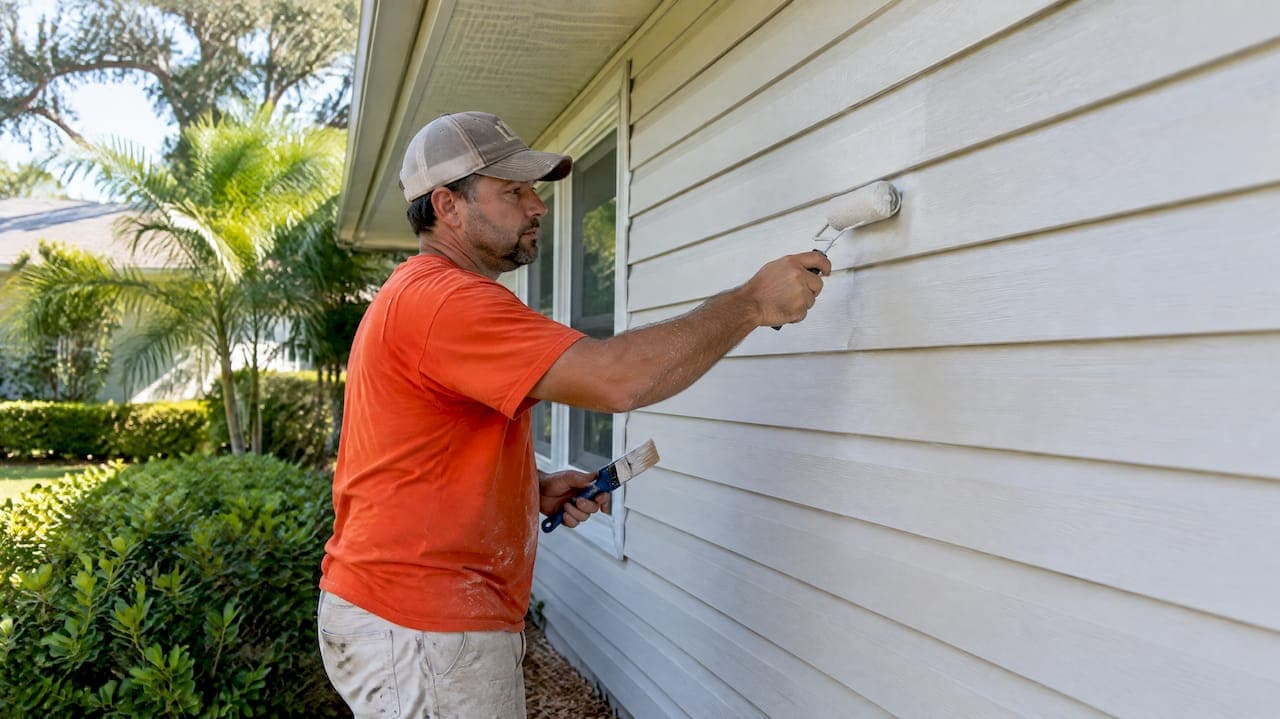 Avoid Warping: Paint Vinyl Siding in Florida Safely